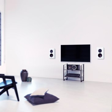 DALI-OPTICON-LCR-White-TV-interior.jpg