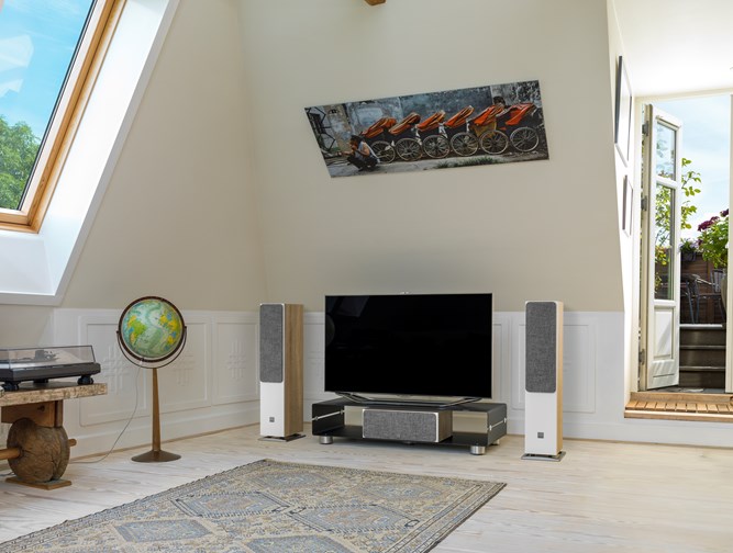 OBERON-5-Oak-grille-TV-setup.jpg