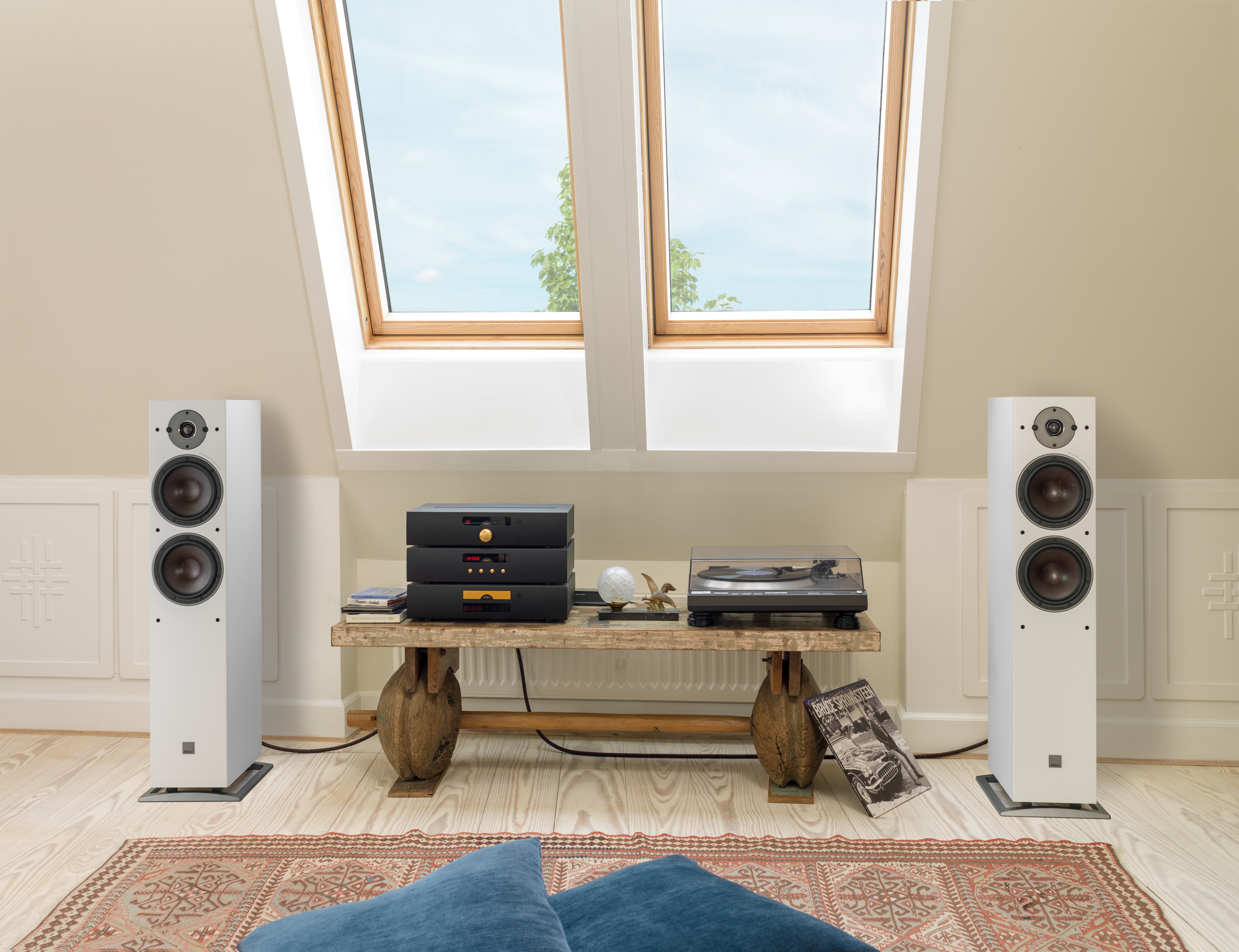 victrola turntable and speakers