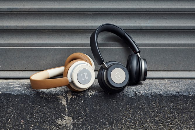 DALI IO-4 and IO-6 in Iron Black and Caramel White